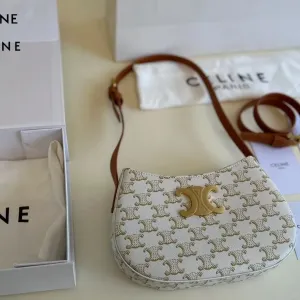 【2026】【CELINE 公式旗艦店】セリーヌ ハンドバッグ 当日出荷 好評に付き再入荷！22*13CM  1240723