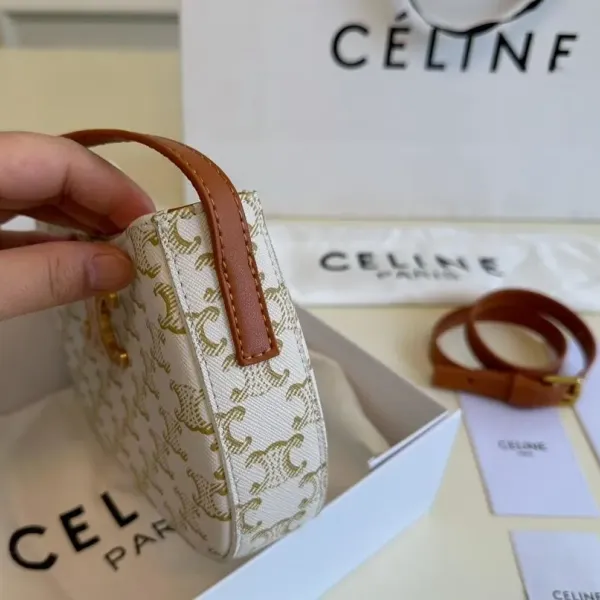 【2026】【CELINE 公式旗艦店】セリーヌ ハンドバッグ 当日出荷 好評に付き再入荷!22*13CM 1240723 【2026】【CELINE 公式旗艦店】セリーヌ ハンドバッグ 当日出荷 好評に付き再入荷!22*13CM 1240723