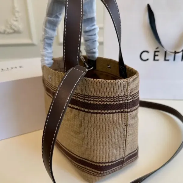 【2026】【CELINE 公式旗艦店】セリーヌ ハンドバッグ 当日出荷 好評に付き再入荷！20*17CM  1240723