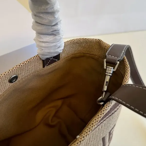 【2026】【CELINE 公式旗艦店】セリーヌ ハンドバッグ 当日出荷 好評に付き再入荷！20*17CM  1240723