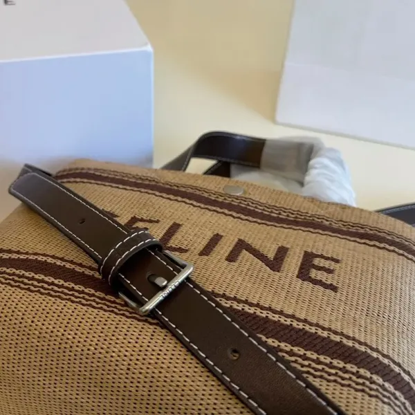 【2026】【CELINE 公式旗艦店】セリーヌ ハンドバッグ 当日出荷 好評に付き再入荷！20*17CM  1240723