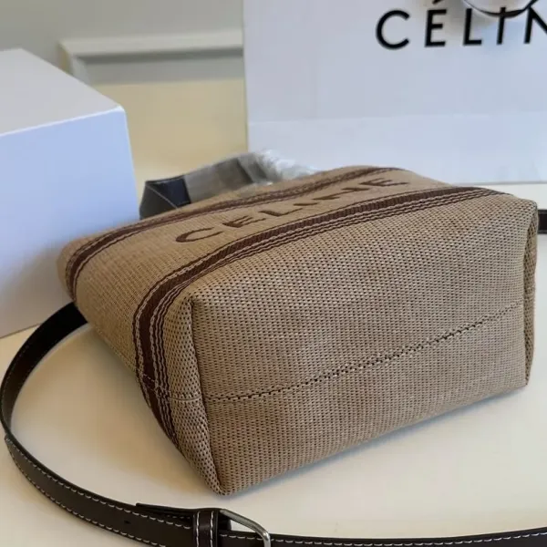 【2026】【CELINE 公式旗艦店】セリーヌ ハンドバッグ 当日出荷 好評に付き再入荷！20*17CM  1240723