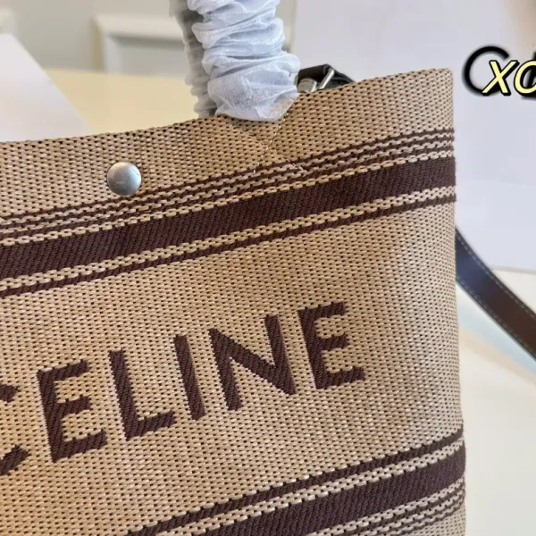【2026】【CELINE 公式旗艦店】セリーヌ ハンドバッグ 当日出荷 好評に付き再入荷！20*17CM  1240723