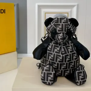 【2026】【FENDI 公式旗艦店】フェンディ リュックサック 当日出荷 好評に付き再入荷!17*30CM 240720 【2026】【FENDI 公式旗艦店】フェンディ リュックサック 当日出荷 好評に付き再入荷!17*30CM 240720