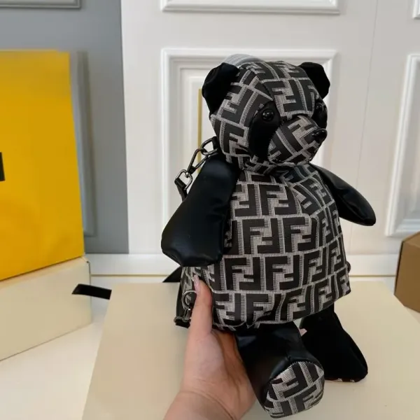 【2026】【FENDI 公式旗艦店】フェンディ リュックサック 当日出荷 好評に付き再入荷!17*30CM 240720 【2026】【FENDI 公式旗艦店】フェンディ リュックサック 当日出荷 好評に付き再入荷!17*30CM 240720