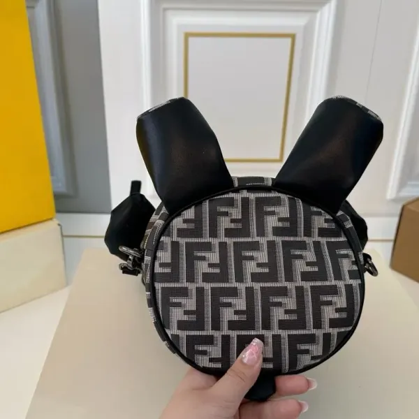 【2026】【FENDI 公式旗艦店】フェンディ リュックサック 当日出荷 好評に付き再入荷!17*30CM 240720 【2026】【FENDI 公式旗艦店】フェンディ リュックサック 当日出荷 好評に付き再入荷!17*30CM 240720