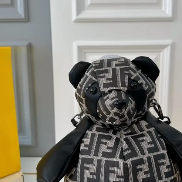 【2026】【FENDI 公式旗艦店】フェンディ リュックサック 当日出荷 好評に付き再入荷!17*30CM 240720 【2026】【FENDI 公式旗艦店】フェンディ リュックサック 当日出荷 好評に付き再入荷!17*30CM 240720