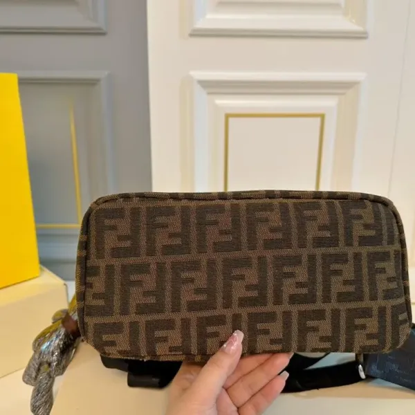 【2026】【FENDI  公式旗艦店】フェンディ  リュックサック  当日出荷 好評に付き再入荷！28*31CM  240720