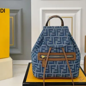 【2026】【FENDI 公式旗艦店】フェンディ リュックサック 当日出荷 好評に付き再入荷!21*24CM 240720 【2026】【FENDI 公式旗艦店】フェンディ リュックサック 当日出荷 好評に付き再入荷!21*24CM 240720