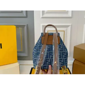 【2026】【FENDI 公式旗艦店】フェンディ リュックサック 当日出荷 好評に付き再入荷!21*24CM 240720 【2026】【FENDI 公式旗艦店】フェンディ リュックサック 当日出荷 好評に付き再入荷!21*24CM 240720