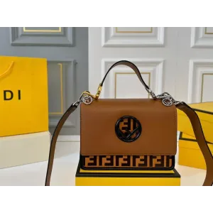 【2026】【FENDI 公式旗艦店】フェンディ 斜めがけバッグ 当日出荷 好評に付き再入荷!25*18CM 240720 【2026】【FENDI 公式旗艦店】フェンディ 斜めがけバッグ 当日出荷 好評に付き再入荷!25*18CM 240720