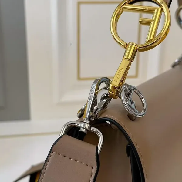 【2026】【FENDI 公式旗艦店】フェンディ 斜めがけバッグ 当日出荷 好評に付き再入荷!25*18CM 240720 【2026】【FENDI 公式旗艦店】フェンディ 斜めがけバッグ 当日出荷 好評に付き再入荷!25*18CM 240720