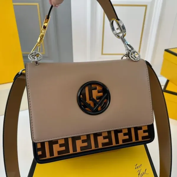 【2026】【FENDI 公式旗艦店】フェンディ 斜めがけバッグ 当日出荷 好評に付き再入荷!25*18CM 240720 【2026】【FENDI 公式旗艦店】フェンディ 斜めがけバッグ 当日出荷 好評に付き再入荷!25*18CM 240720