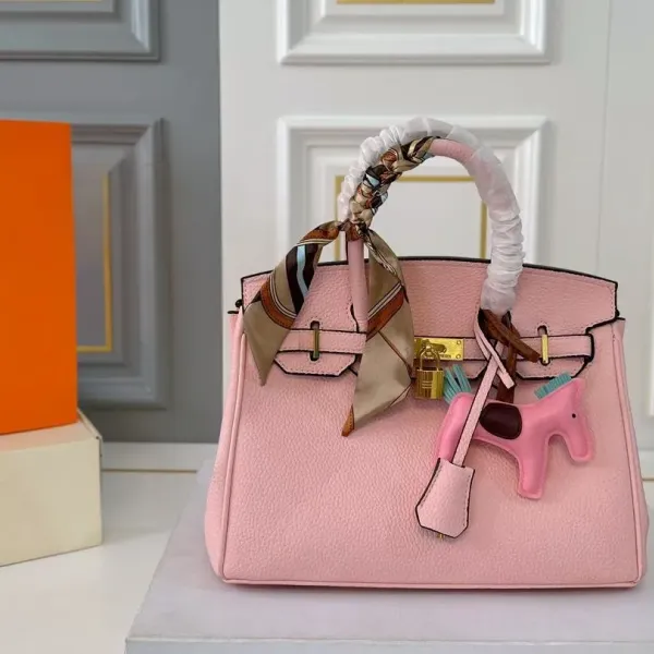 【2026】【Hermès 公式旗艦店】エルメス ハンドバッグ 当日出荷 好評に付き再入荷!31*24CM 240724 【2026】【Hermès 公式旗艦店】エルメス ハンドバッグ 当日出荷 好評に付き再入荷!31*24CM 240724