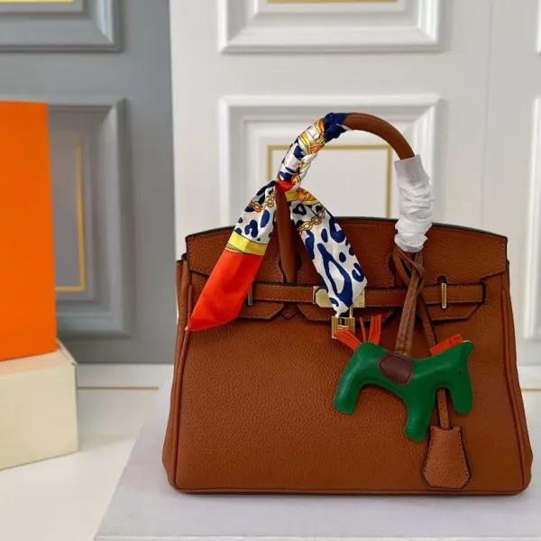 【2026】【Hermès 公式旗艦店】エルメス ハンドバッグ 当日出荷 好評に付き再入荷!31*24CM 240724 【2026】【Hermès 公式旗艦店】エルメス ハンドバッグ 当日出荷 好評に付き再入荷!31*24CM 240724