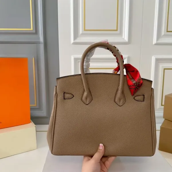 【2026】【Hermès 公式旗艦店】エルメス ハンドバッグ 当日出荷 好評に付き再入荷!31*24CM 240724 【2026】【Hermès 公式旗艦店】エルメス ハンドバッグ 当日出荷 好評に付き再入荷!31*24CM 240724