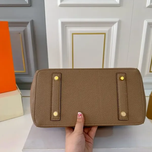 【2026】【Hermès 公式旗艦店】エルメス ハンドバッグ 当日出荷 好評に付き再入荷!31*24CM 240724 【2026】【Hermès 公式旗艦店】エルメス ハンドバッグ 当日出荷 好評に付き再入荷!31*24CM 240724