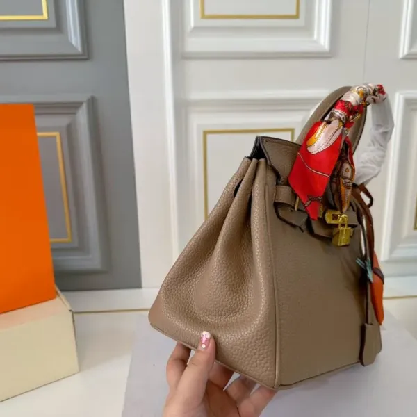 【2026】【Hermès 公式旗艦店】エルメス ハンドバッグ 当日出荷 好評に付き再入荷!31*24CM 240724 【2026】【Hermès 公式旗艦店】エルメス ハンドバッグ 当日出荷 好評に付き再入荷!31*24CM 240724