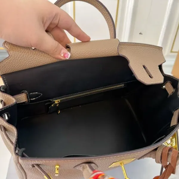 【2026】【Hermès 公式旗艦店】エルメス ハンドバッグ 当日出荷 好評に付き再入荷!31*24CM 240724 【2026】【Hermès 公式旗艦店】エルメス ハンドバッグ 当日出荷 好評に付き再入荷!31*24CM 240724