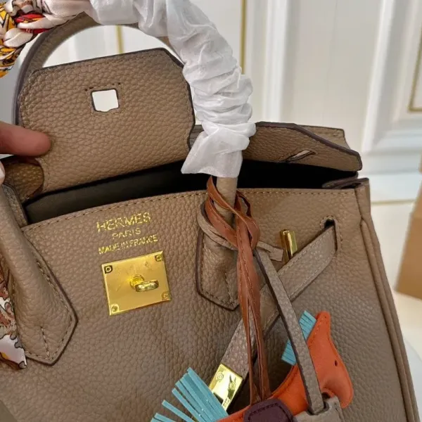 【2026】【Hermès 公式旗艦店】エルメス ハンドバッグ 当日出荷 好評に付き再入荷!31*24CM 240724 【2026】【Hermès 公式旗艦店】エルメス ハンドバッグ 当日出荷 好評に付き再入荷!31*24CM 240724
