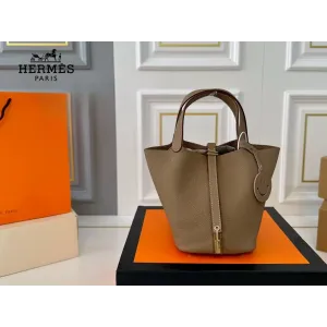 【2026】【Hermès 公式旗艦店】エルメス ハンドバッグ 当日出荷 好評に付き再入荷!19*18.5CM 240724 【2026】【Hermès 公式旗艦店】エルメス ハンドバッグ 当日出荷 好評に付き再入荷!19*18.5CM 240724