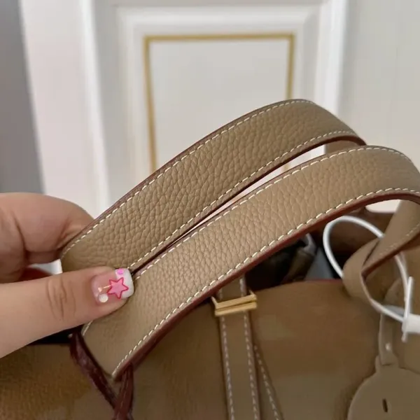 【2026】【Hermès 公式旗艦店】エルメス ハンドバッグ 当日出荷 好評に付き再入荷！19*18.5CM  240724