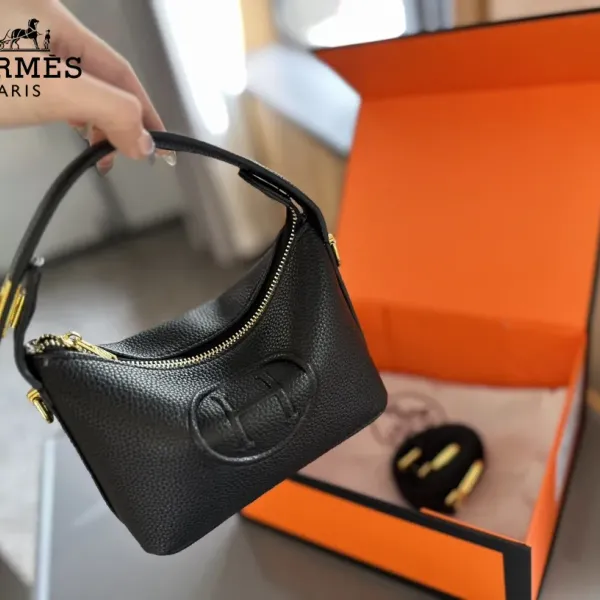 【2026】【Hermès 公式旗艦店】エルメス ハンドバッグ 当日出荷 好評に付き再入荷!18CM 240724 【2026】【Hermès 公式旗艦店】エルメス ハンドバッグ 当日出荷 好評に付き再入荷!18CM 240724