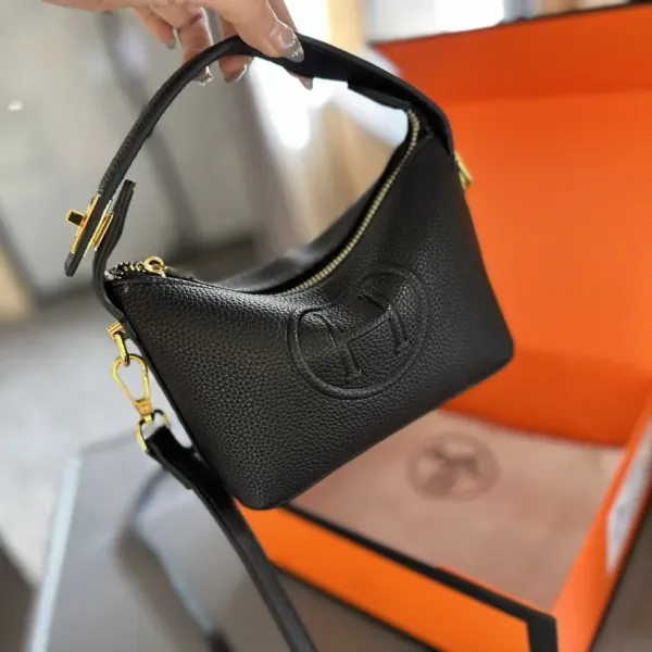 【2026】【Hermès 公式旗艦店】エルメス ハンドバッグ 当日出荷 好評に付き再入荷!18CM 240724 【2026】【Hermès 公式旗艦店】エルメス ハンドバッグ 当日出荷 好評に付き再入荷!18CM 240724