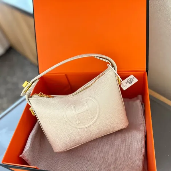 【2026】【Hermès 公式旗艦店】エルメス ハンドバッグ 当日出荷 好評に付き再入荷!18CM 240724 【2026】【Hermès 公式旗艦店】エルメス ハンドバッグ 当日出荷 好評に付き再入荷!18CM 240724