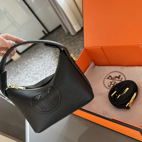 【2026】【Hermès 公式旗艦店】エルメス ハンドバッグ 当日出荷 好評に付き再入荷!18CM 240724 【2026】【Hermès 公式旗艦店】エルメス ハンドバッグ 当日出荷 好評に付き再入荷!18CM 240724