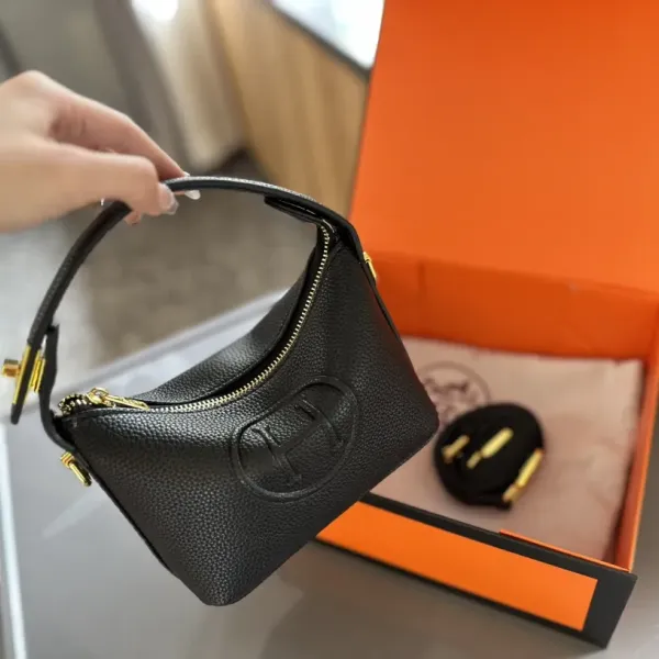 【2026】【Hermès 公式旗艦店】エルメス ハンドバッグ 当日出荷 好評に付き再入荷!18CM 240724 【2026】【Hermès 公式旗艦店】エルメス ハンドバッグ 当日出荷 好評に付き再入荷!18CM 240724