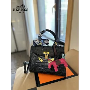 【2026】【Hermès 公式旗艦店】エルメス 斜めがけバッグ 当日出荷 好評に付き再入荷!25CM 240724 【2026】【Hermès 公式旗艦店】エルメス 斜めがけバッグ 当日出荷 好評に付き再入荷!25CM 240724