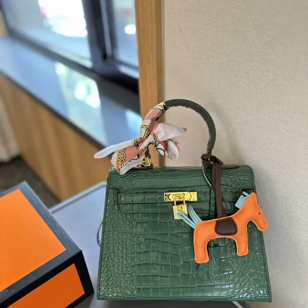 【2026】【Hermès 公式旗艦店】エルメス 斜めがけバッグ 当日出荷 好評に付き再入荷!25CM 240724 【2026】【Hermès 公式旗艦店】エルメス 斜めがけバッグ 当日出荷 好評に付き再入荷!25CM 240724