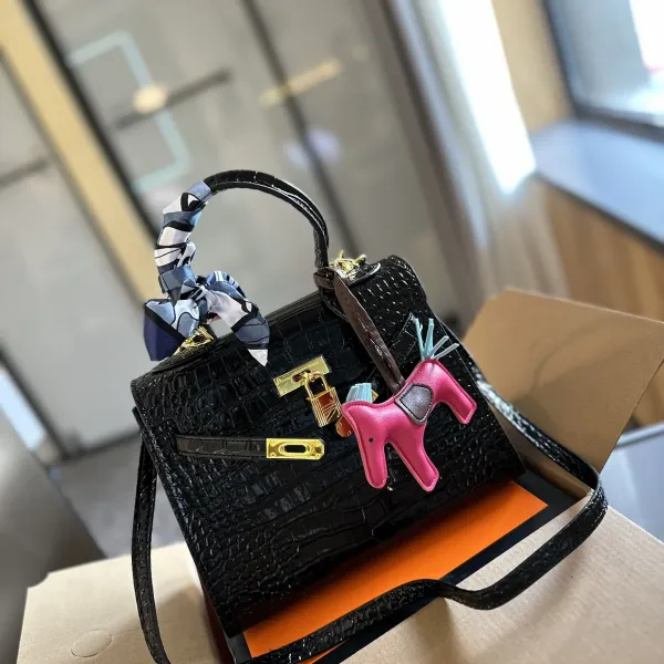 【2026】【Hermès 公式旗艦店】エルメス 斜めがけバッグ 当日出荷 好評に付き再入荷!25CM 240724 【2026】【Hermès 公式旗艦店】エルメス 斜めがけバッグ 当日出荷 好評に付き再入荷!25CM 240724