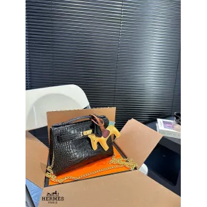 【2026】【Hermès 公式旗艦店】エルメス 斜めがけバッグ 当日出荷 好評に付き再入荷!21*14CM 240724 【2026】【Hermès 公式旗艦店】エルメス 斜めがけバッグ 当日出荷 好評に付き再入荷!21*14CM 240724