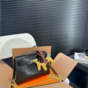【2026】【Hermès 公式旗艦店】エルメス 斜めがけバッグ 当日出荷 好評に付き再入荷!21*14CM 240724 【2026】【Hermès 公式旗艦店】エルメス 斜めがけバッグ 当日出荷 好評に付き再入荷!21*14CM 240724