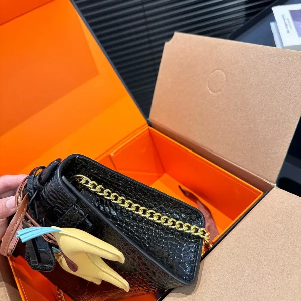 【2026】【Hermès 公式旗艦店】エルメス 斜めがけバッグ 当日出荷 好評に付き再入荷！21*14CM  240724
