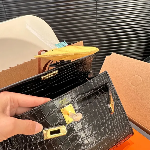 【2026】【Hermès 公式旗艦店】エルメス 斜めがけバッグ 当日出荷 好評に付き再入荷！21*14CM  240724