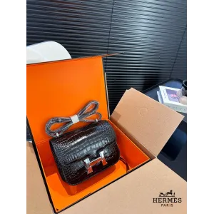 【2026】【Hermès 公式旗艦店】エルメス 斜めがけバッグ 当日出荷 好評に付き再入荷!19*14CM 240724 【2026】【Hermès 公式旗艦店】エルメス 斜めがけバッグ 当日出荷 好評に付き再入荷!19*14CM 240724