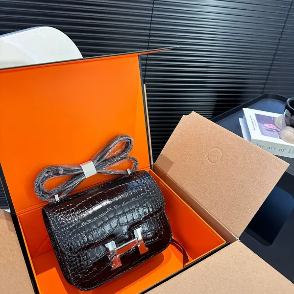 【2026】【Hermès 公式旗艦店】エルメス 斜めがけバッグ 当日出荷 好評に付き再入荷!19*14CM 240724 【2026】【Hermès 公式旗艦店】エルメス 斜めがけバッグ 当日出荷 好評に付き再入荷!19*14CM 240724