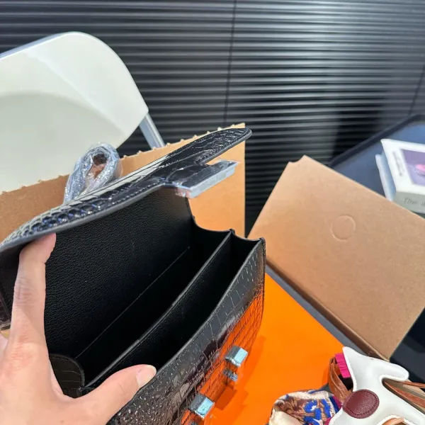 【2026】【Hermès 公式旗艦店】エルメス 斜めがけバッグ 当日出荷 好評に付き再入荷!19*14CM 240724 【2026】【Hermès 公式旗艦店】エルメス 斜めがけバッグ 当日出荷 好評に付き再入荷!19*14CM 240724
