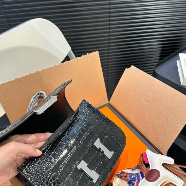 【2026】【Hermès 公式旗艦店】エルメス 斜めがけバッグ 当日出荷 好評に付き再入荷!19*14CM 240724 【2026】【Hermès 公式旗艦店】エルメス 斜めがけバッグ 当日出荷 好評に付き再入荷!19*14CM 240724