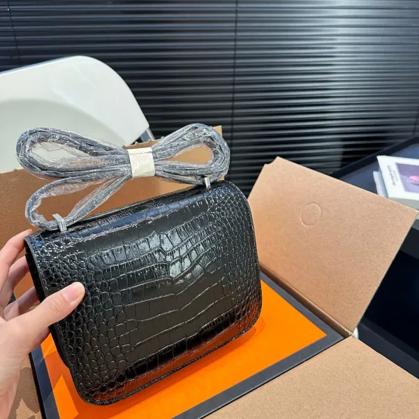 【2026】【Hermès 公式旗艦店】エルメス 斜めがけバッグ 当日出荷 好評に付き再入荷!19*14CM 240724 【2026】【Hermès 公式旗艦店】エルメス 斜めがけバッグ 当日出荷 好評に付き再入荷!19*14CM 240724