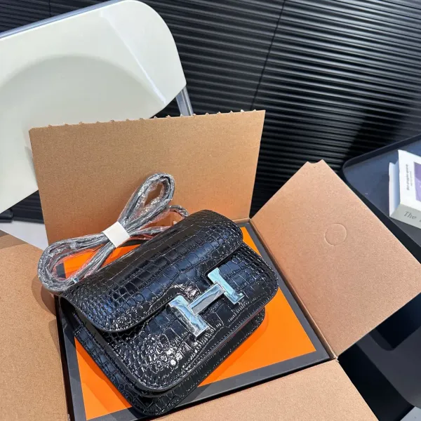 【2026】【Hermès 公式旗艦店】エルメス 斜めがけバッグ 当日出荷 好評に付き再入荷!19*14CM 240724 【2026】【Hermès 公式旗艦店】エルメス 斜めがけバッグ 当日出荷 好評に付き再入荷!19*14CM 240724