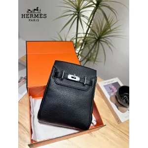 【2026】【Hermès 公式旗艦店】エルメス 胸ポケット 当日出荷 好評に付き再入荷!20*24CM 240724 【2026】【Hermès 公式旗艦店】エルメス 胸ポケット 当日出荷 好評に付き再入荷!20*24CM 240724
