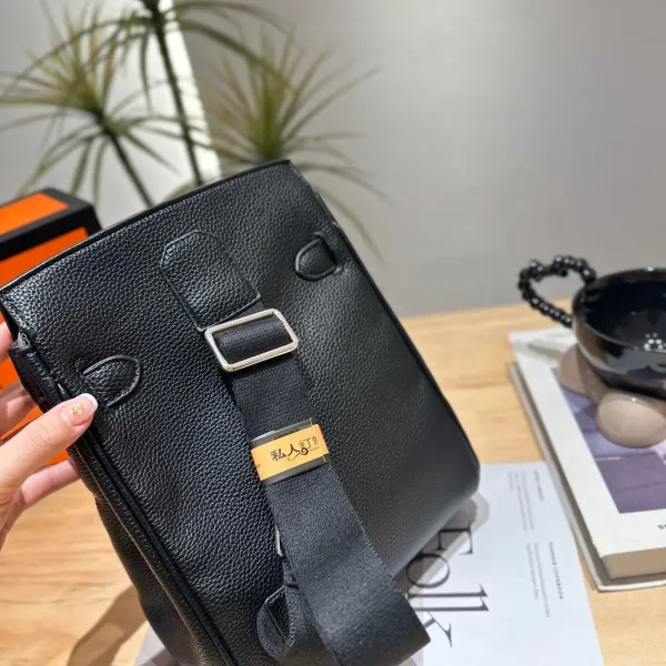 【2026】【Hermès 公式旗艦店】エルメス 胸ポケット 当日出荷 好評に付き再入荷!20*24CM 240724 【2026】【Hermès 公式旗艦店】エルメス 胸ポケット 当日出荷 好評に付き再入荷!20*24CM 240724