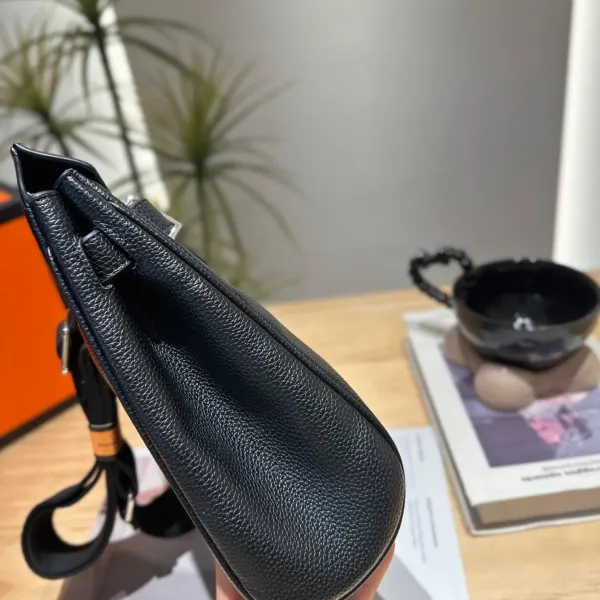 【2026】【Hermès 公式旗艦店】エルメス 胸ポケット 当日出荷 好評に付き再入荷!20*24CM 240724 【2026】【Hermès 公式旗艦店】エルメス 胸ポケット 当日出荷 好評に付き再入荷!20*24CM 240724