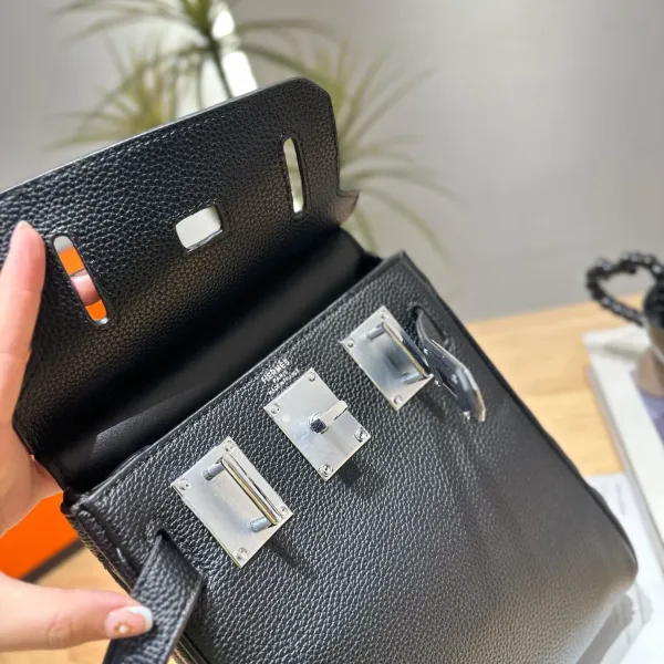 【2026】【Hermès 公式旗艦店】エルメス 胸ポケット 当日出荷 好評に付き再入荷!20*24CM 240724 【2026】【Hermès 公式旗艦店】エルメス 胸ポケット 当日出荷 好評に付き再入荷!20*24CM 240724