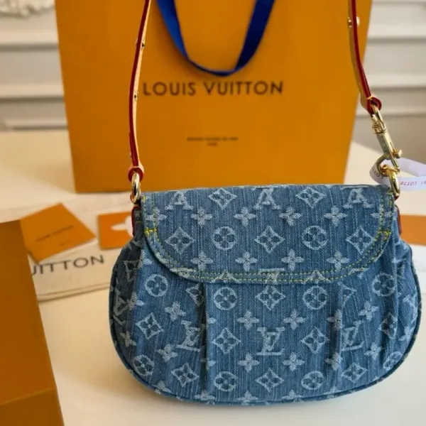 【2026】【LOUIS VUITTON 公式旗艦店】ルイヴィトン  斜めがけバッグ 当日出荷 好評に付き再入荷！24*18CM  1240722