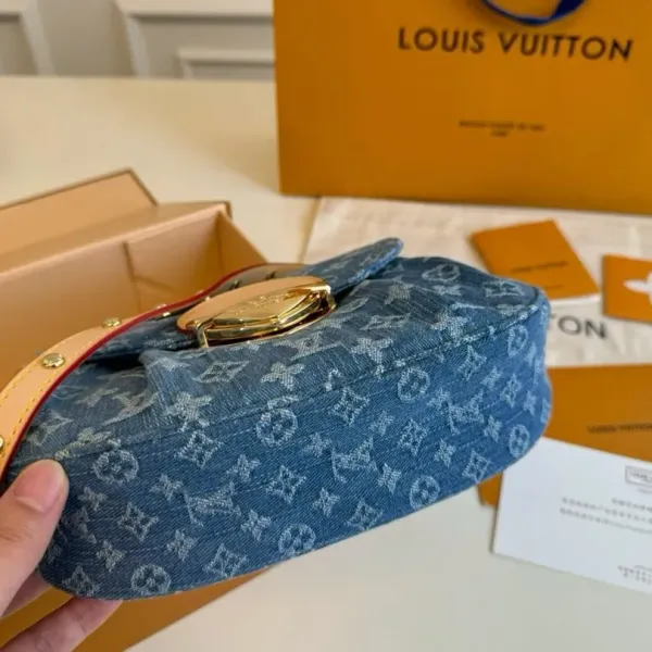 【2026】【LOUIS VUITTON 公式旗艦店】ルイヴィトン  斜めがけバッグ 当日出荷 好評に付き再入荷！24*18CM  1240722